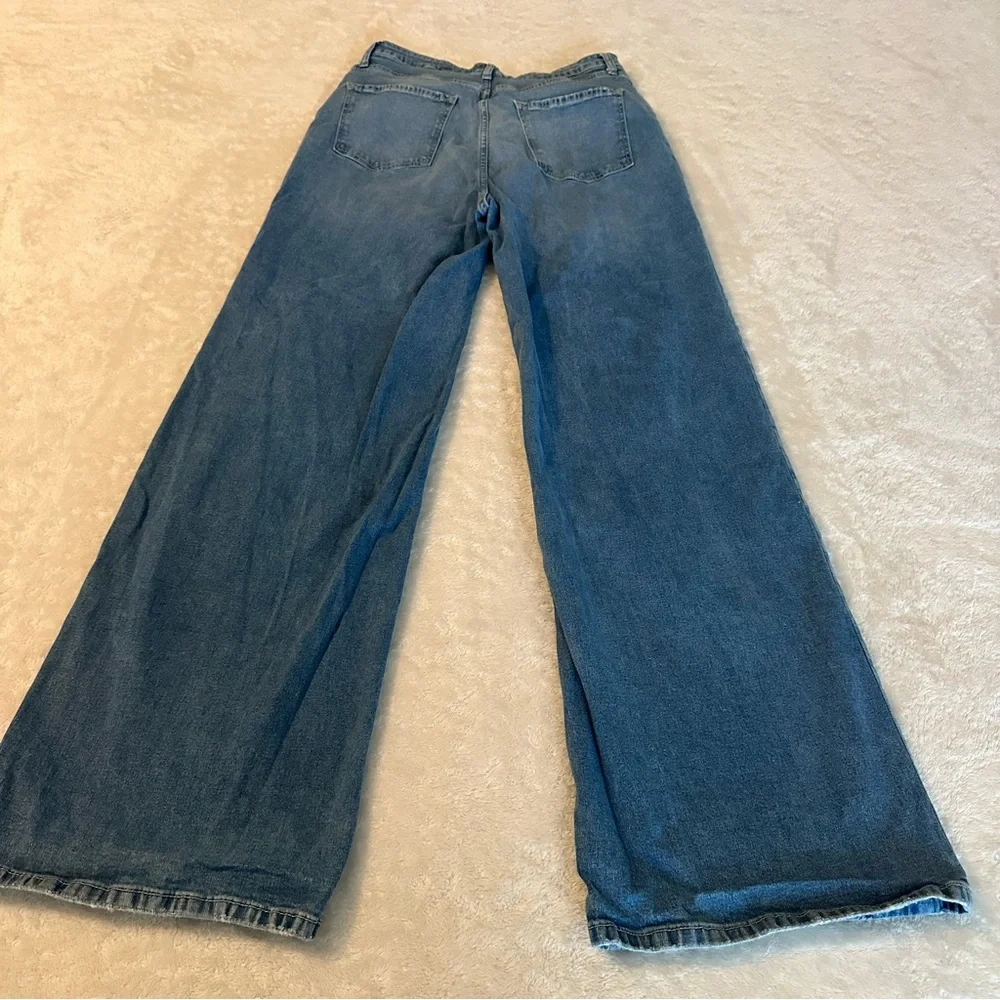 Forever 21 Wide Leg Medium Wash Jeans size 30/10 31” inseam - Picture 2 of 7